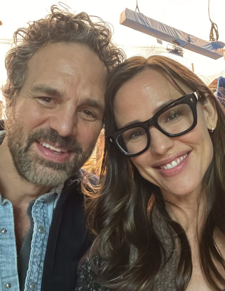 REUNION: Mark Ruffalo & Jennifer Garner Have a 13 Going on 30 Reunion